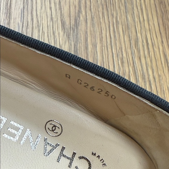 CHANEL Metallic Black Women's Flats - Picture 4 of 8